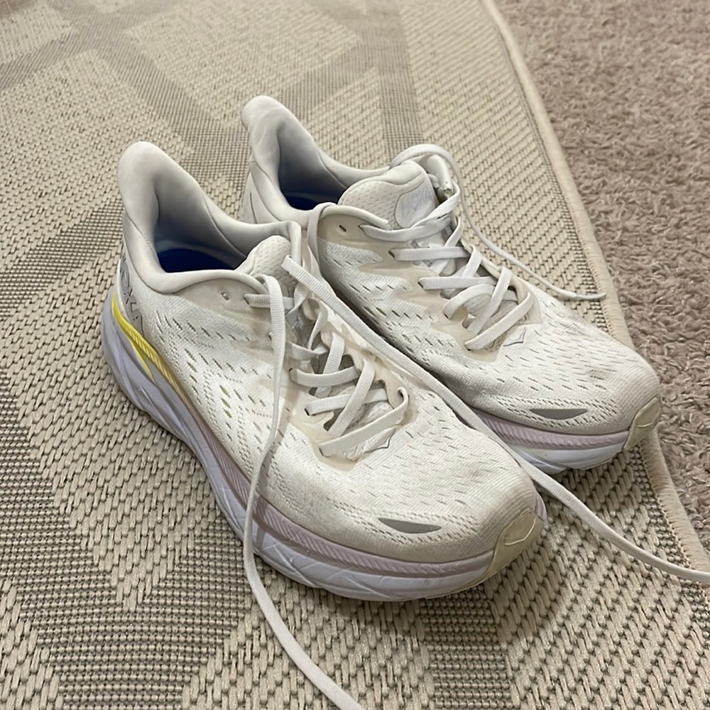 HOKA CLIFTON 8